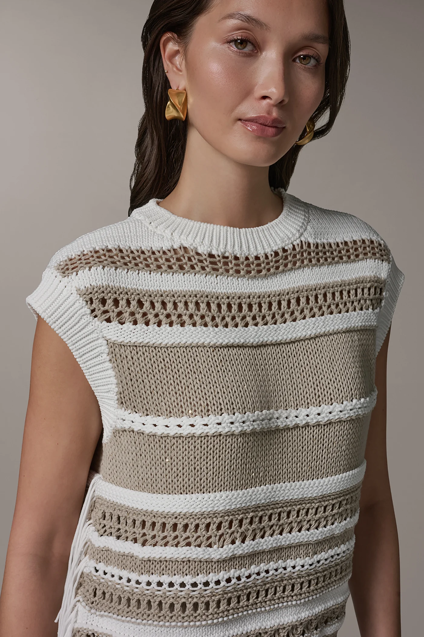SLEEVELESS CREW NECK SWEATER - VXVOV