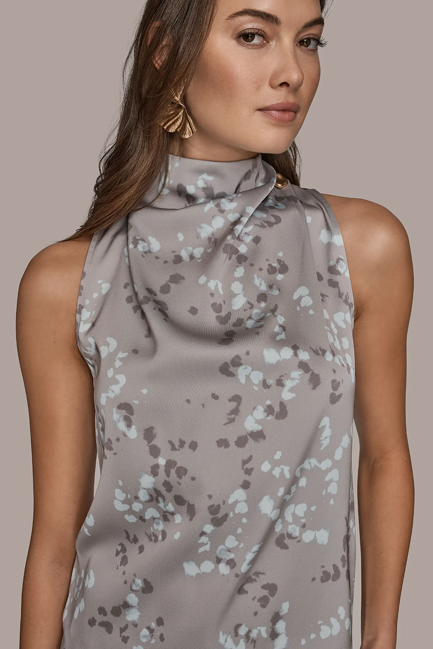 PRINTED MOCK NECK SLEEVELESS BLOUSE - VXVOV