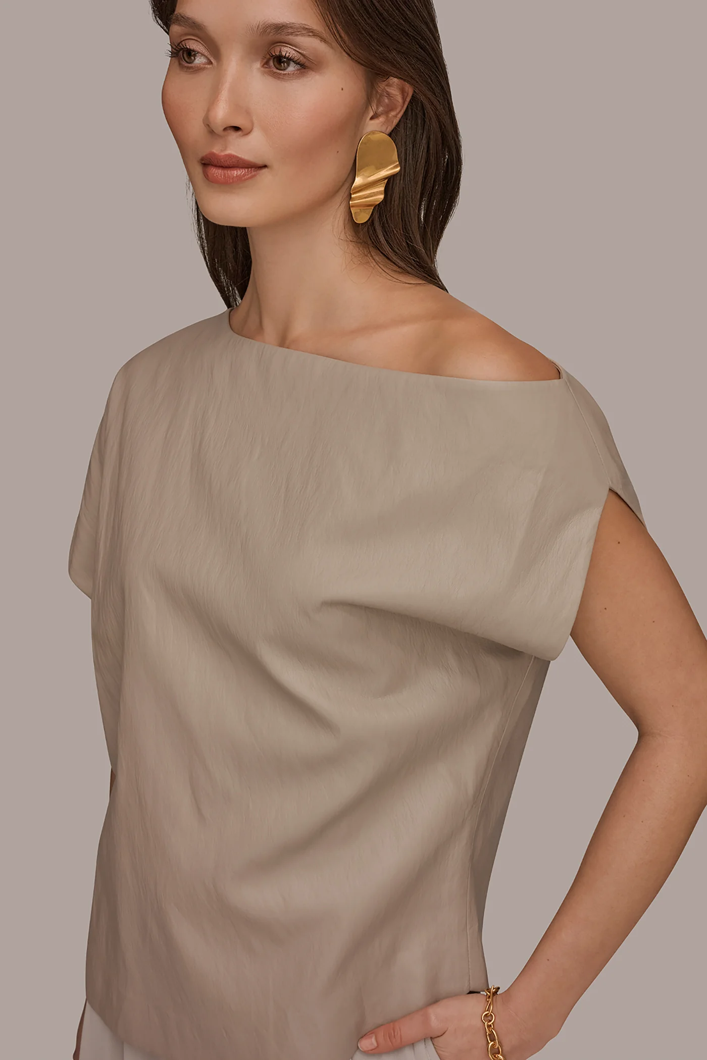 ASYMMETRIC ANGLE HEM TOP - VXVOV