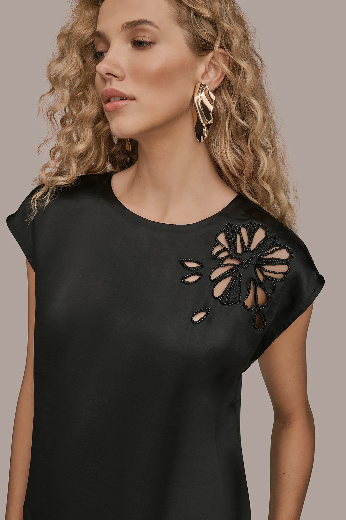 FLORAL-EMBROIDERED BLOUSE - VXVOV
