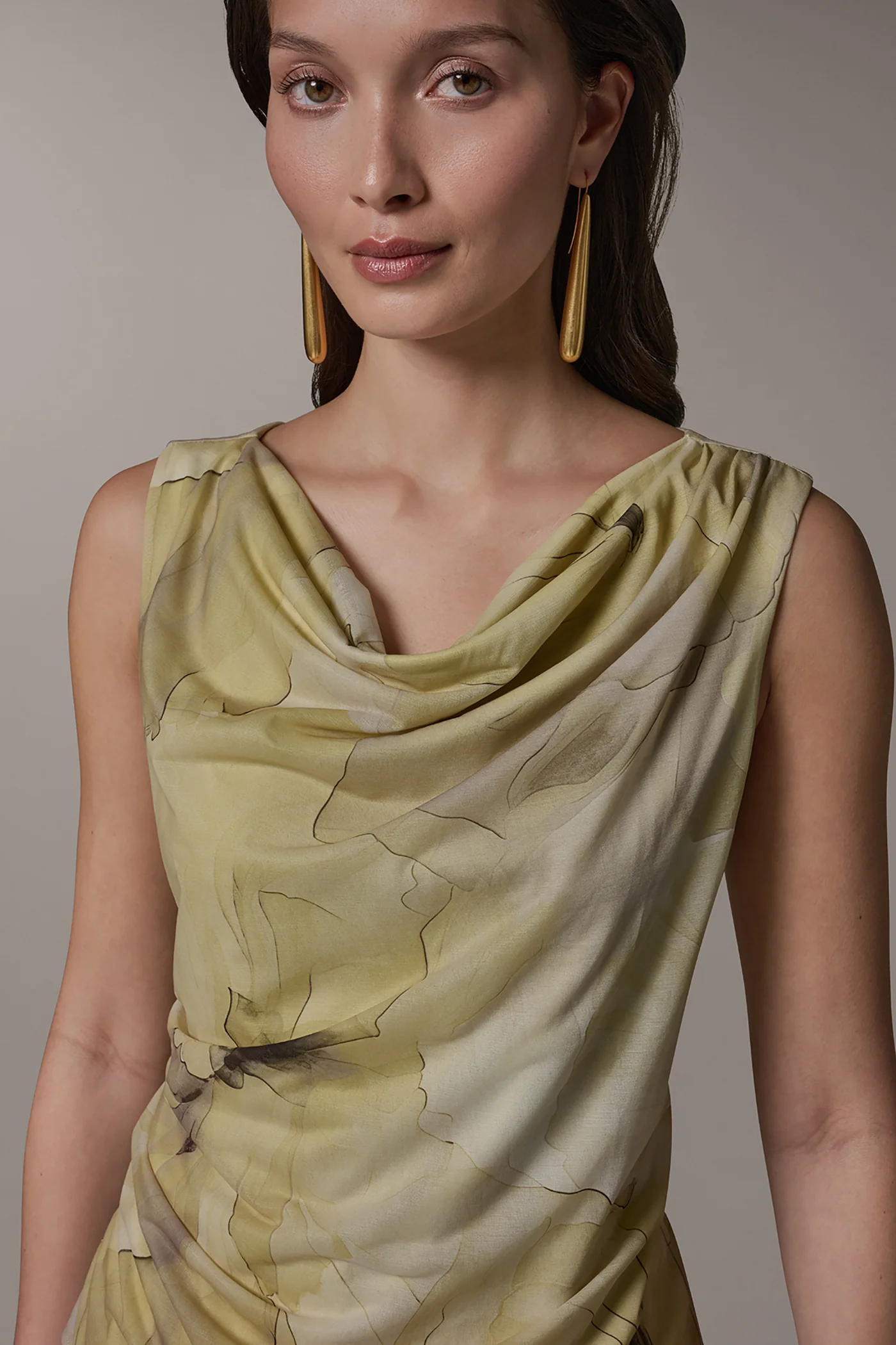SLEEVELESS COWL-NECK PRINT BLOUSE - VXVOV