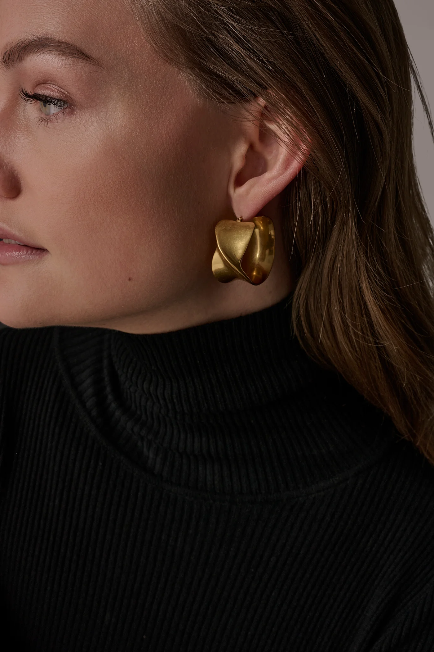 TWISTED WIDE HOOP EARRING - VXVOV