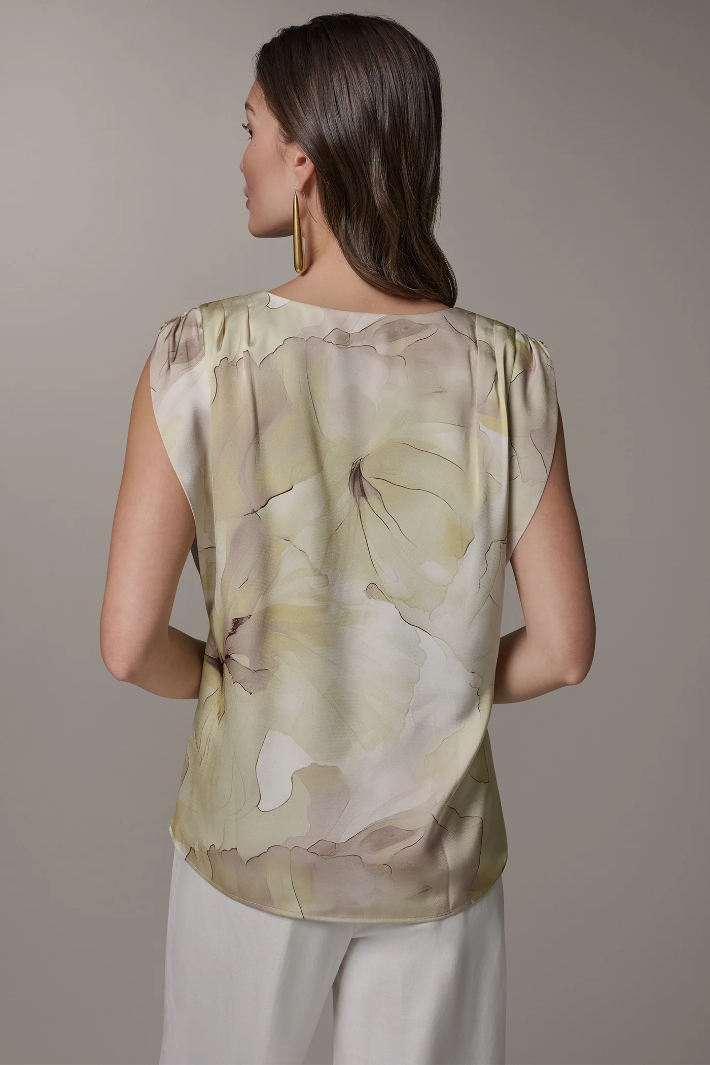 SLEEVELESS EXTENDED SHOULDER TOP - VXVOV