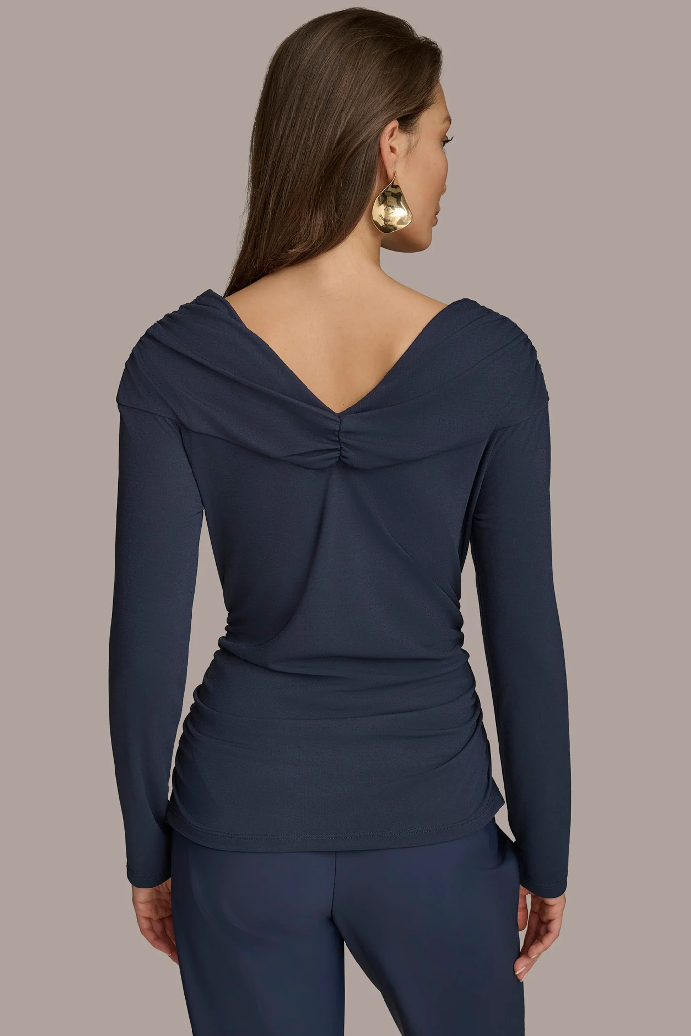 V-NECK WITH BAR HARDWARE TOP - VXVOV