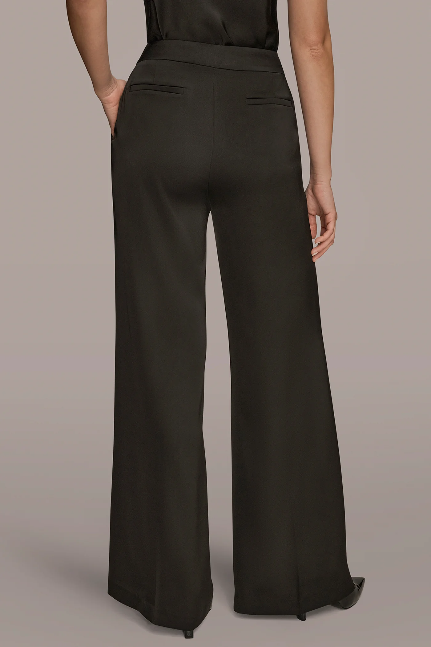 HIGH-RISE PLEATED WIDE-LEG PANT - VXVOV