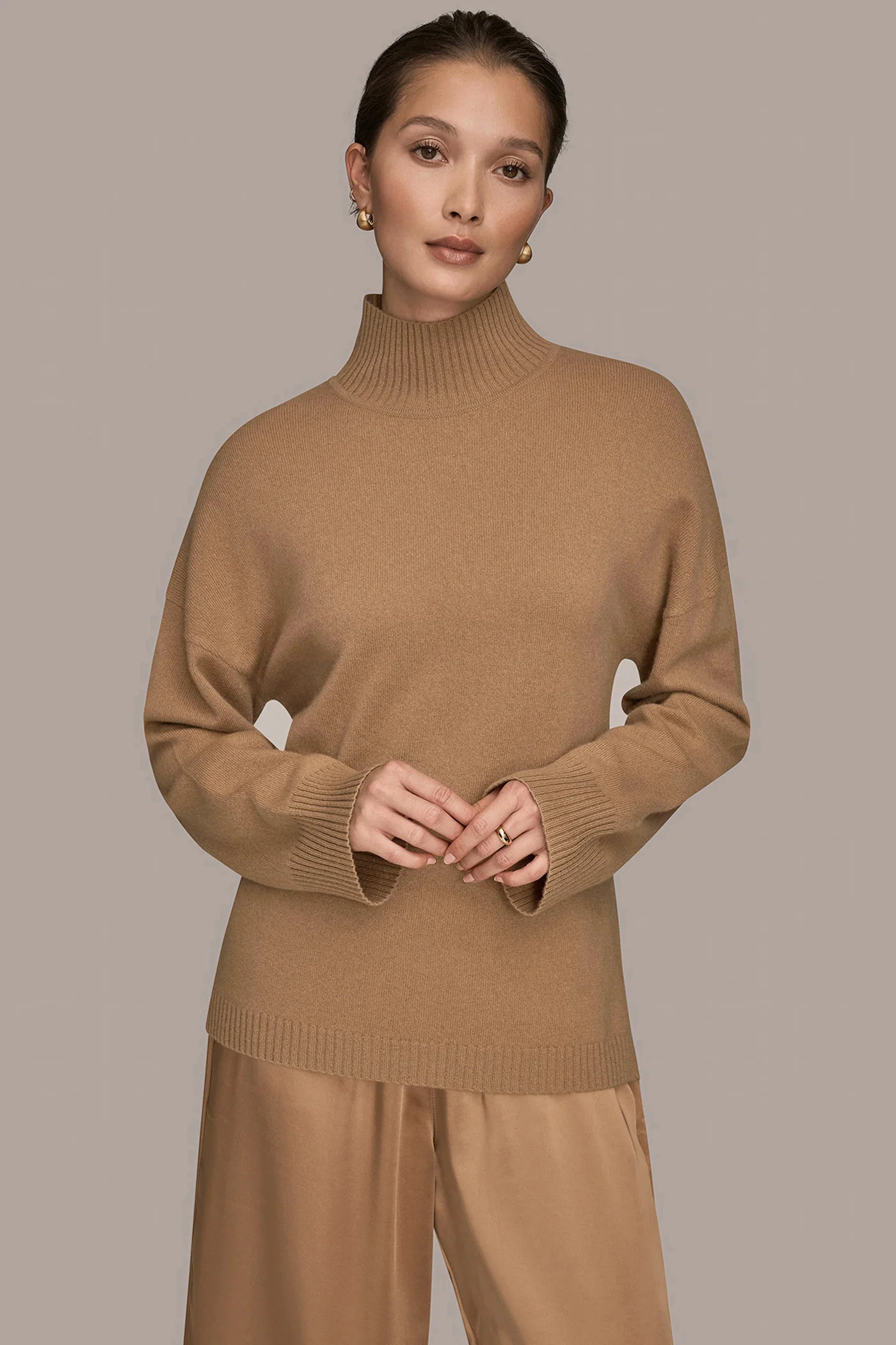 WOOL AND CASHMERE-BLEND MOCK-NECK SWEATER - VXVOV