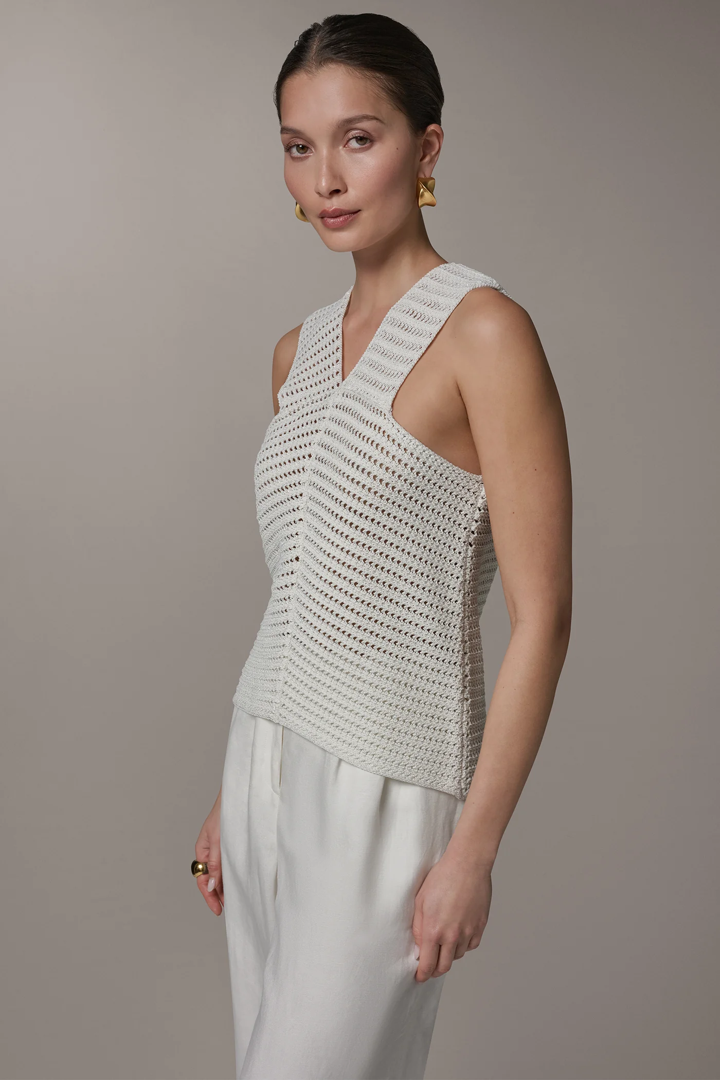 SLEEVELESS V-NECK SWEATER TOP - VXVOV