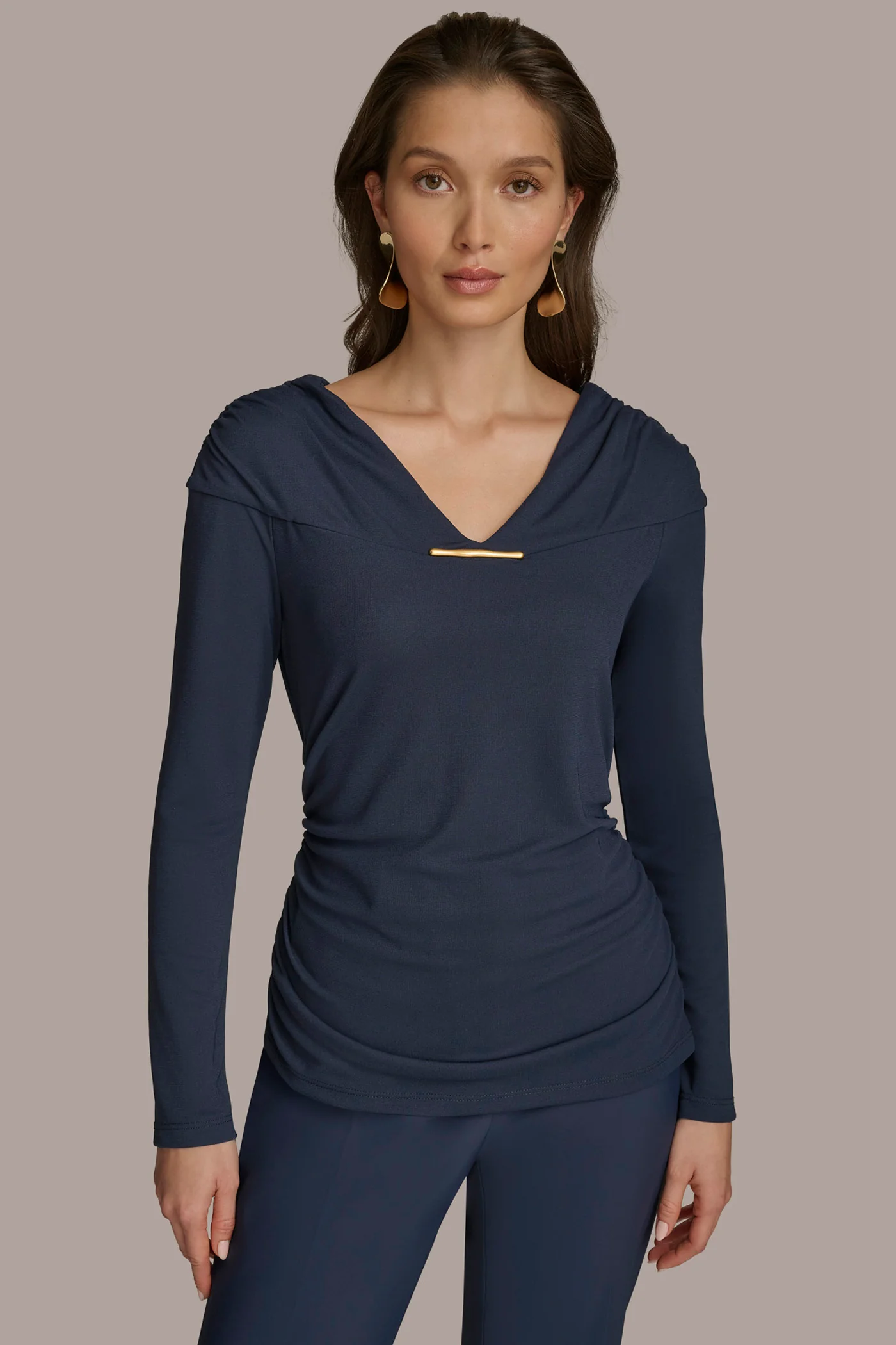 V-NECK WITH BAR HARDWARE TOP - VXVOV