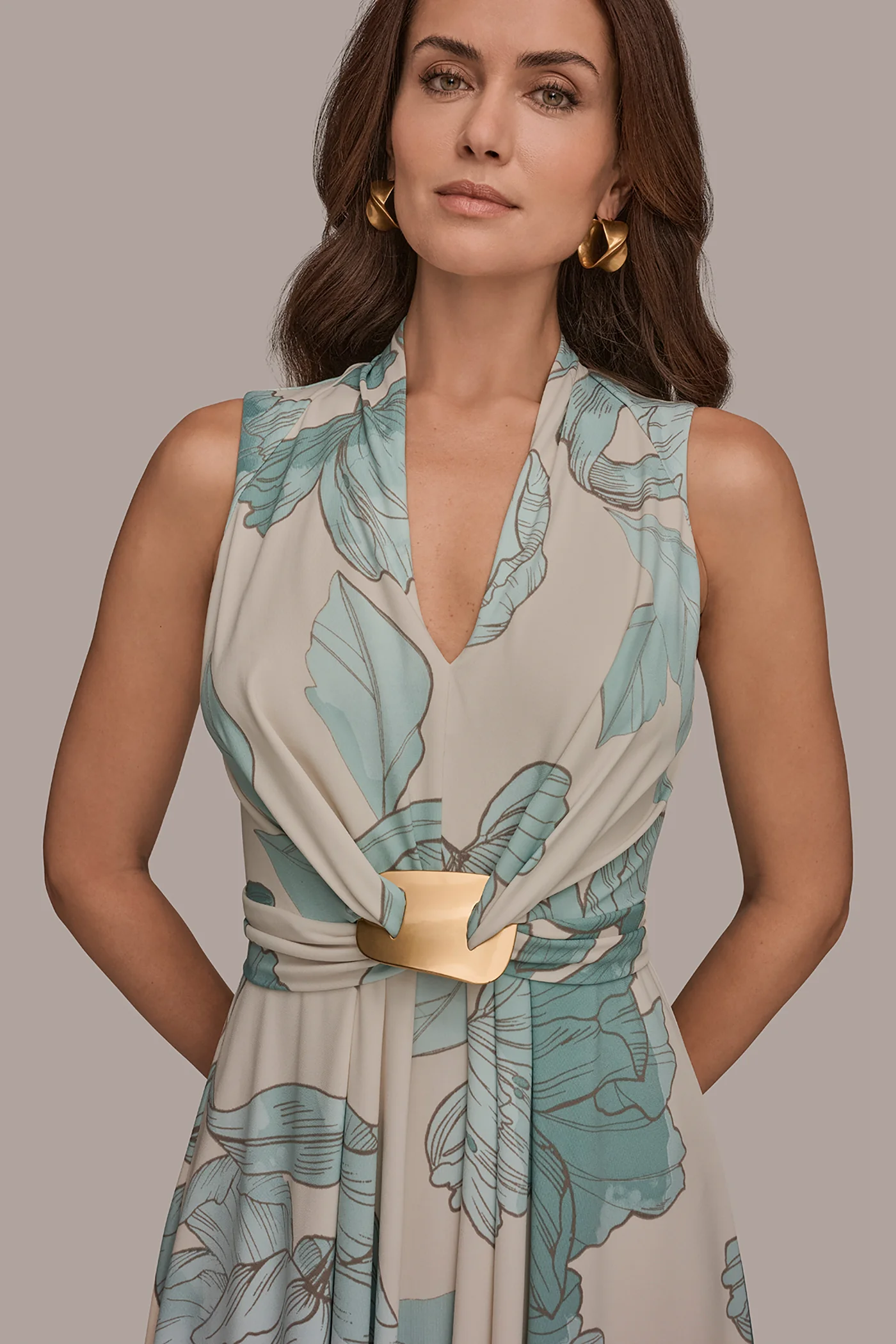 SLEEVELESS FLORAL GATHERED MIDI A-LINE DRESS - VXVOV