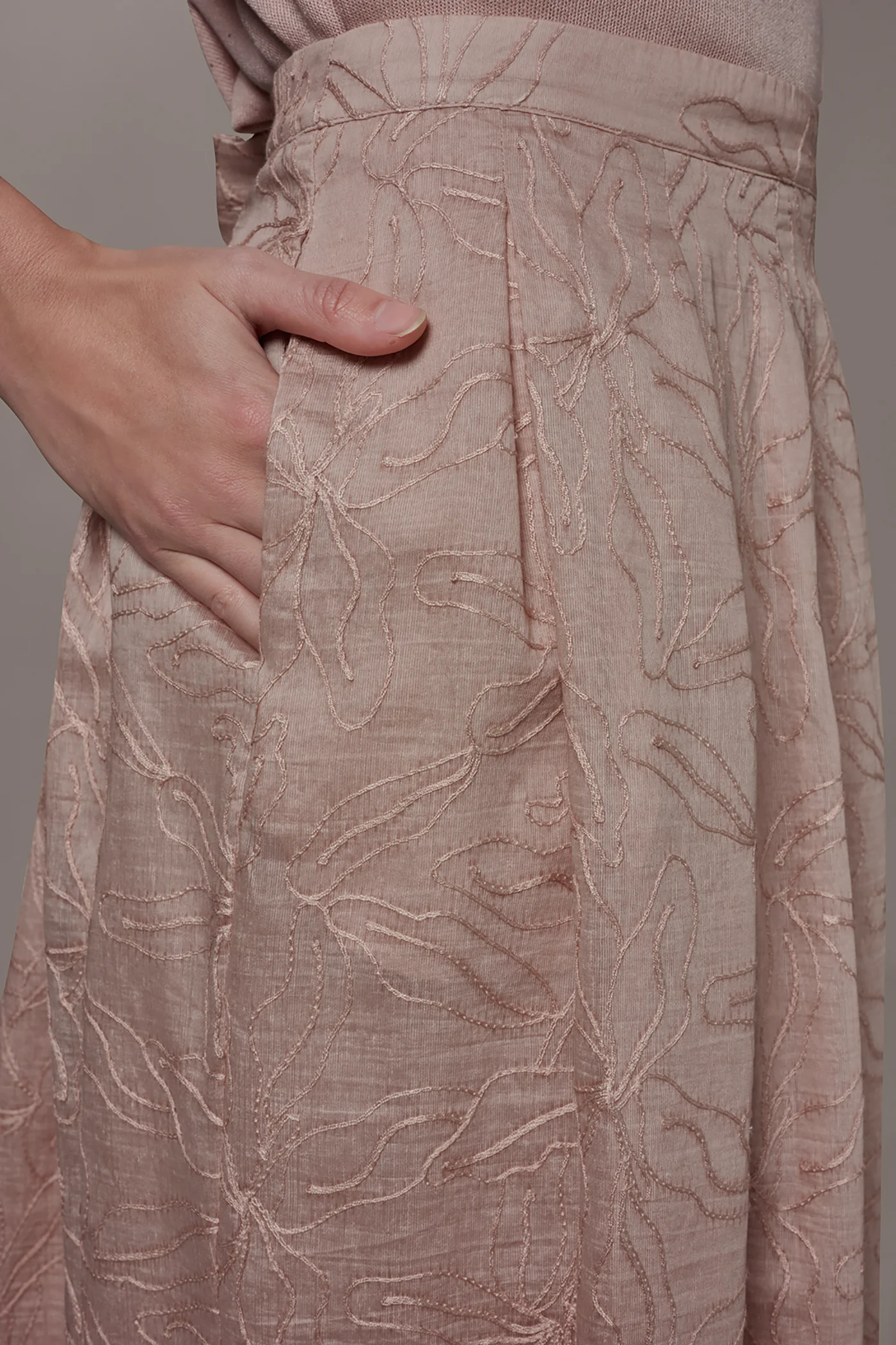 FLORAL EMBROIDERED PLEATED A-LINE SKIRT - VXVOV