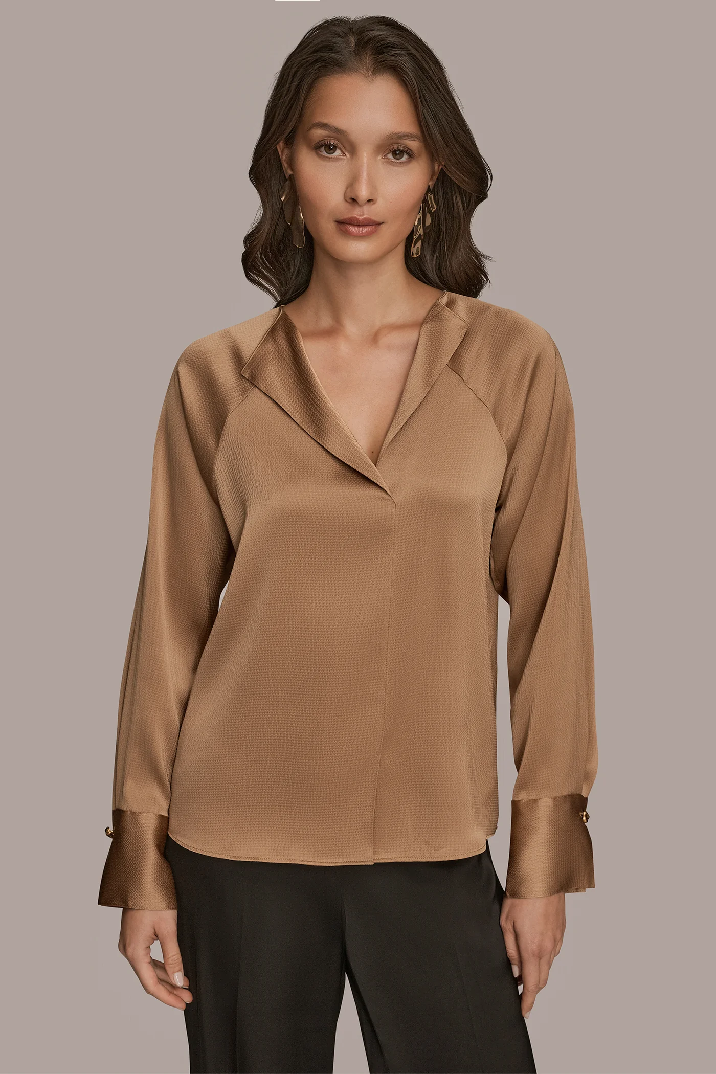 HAMMERED SATIN LONG SLEEVE V-NECK TOP - VXVOV