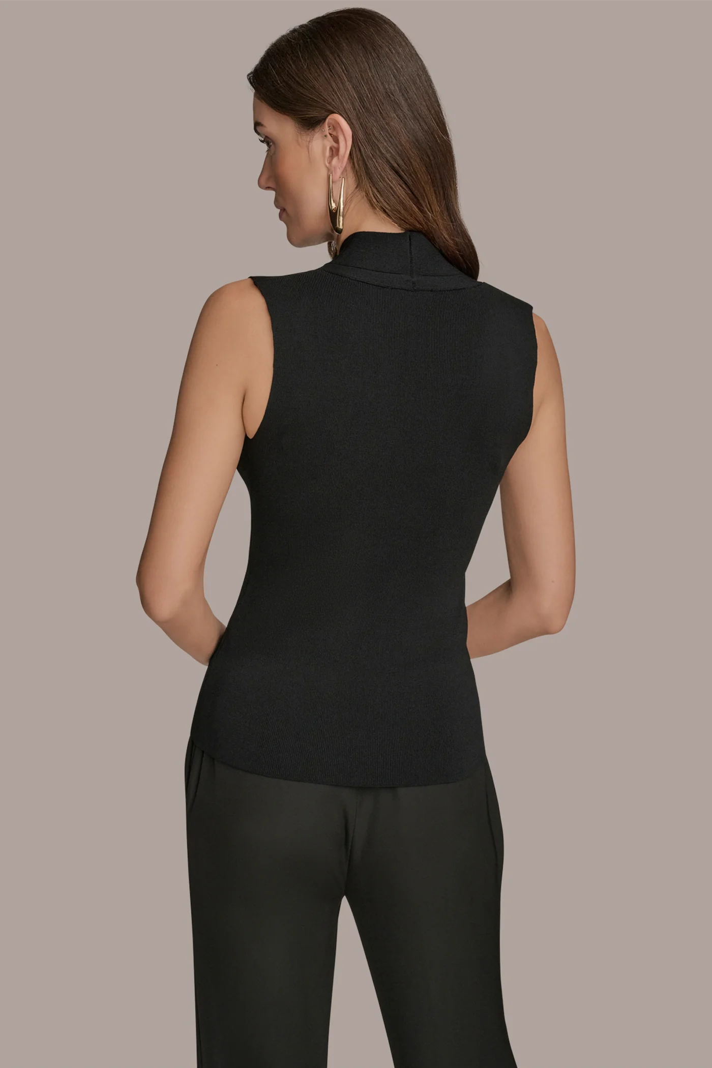 SLEEVELESS V-NECK SWEATER - VXVOV