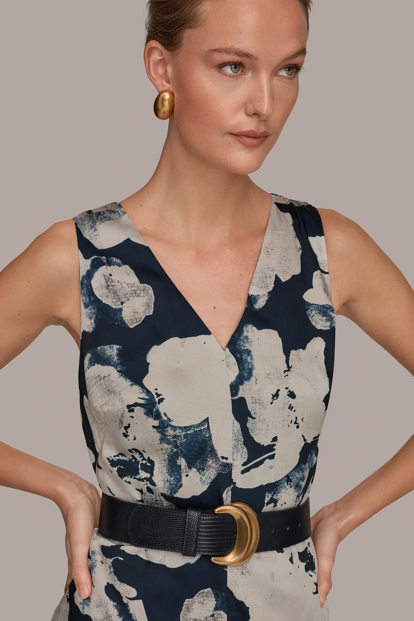 V-NECK FLORAL DRESS - VXVOV