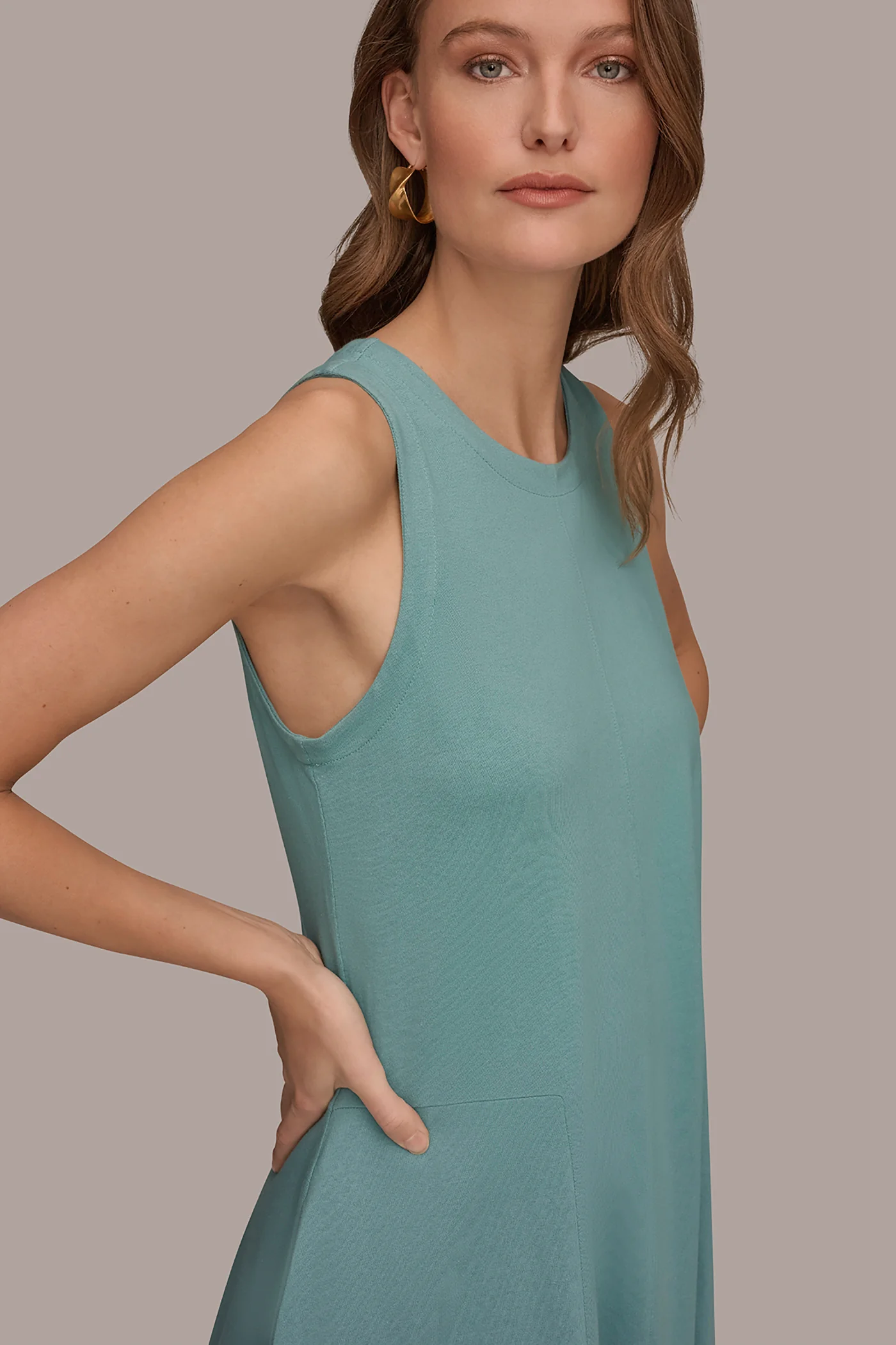 SLEEVELESS MIDI TRAPEZE DRESS - VXVOV