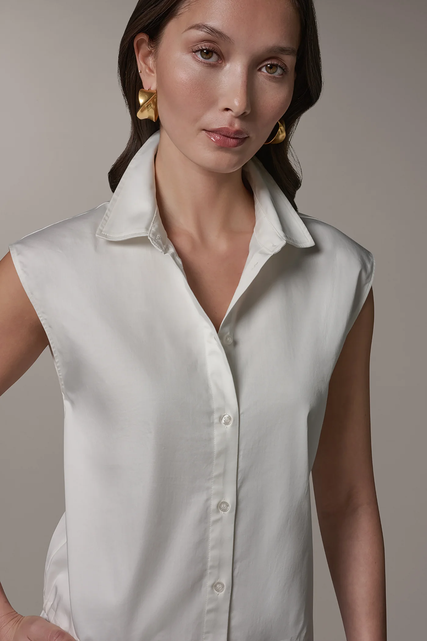 SLEEVELESS COLLARED BLOUSE - VXVOV