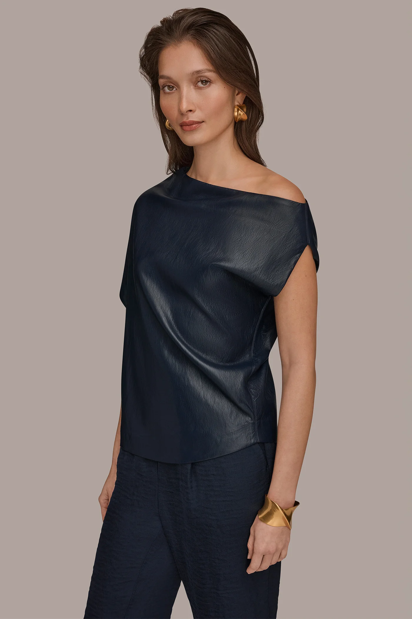 ASYMMETRIC ANGLE HEM TOP - VXVOV