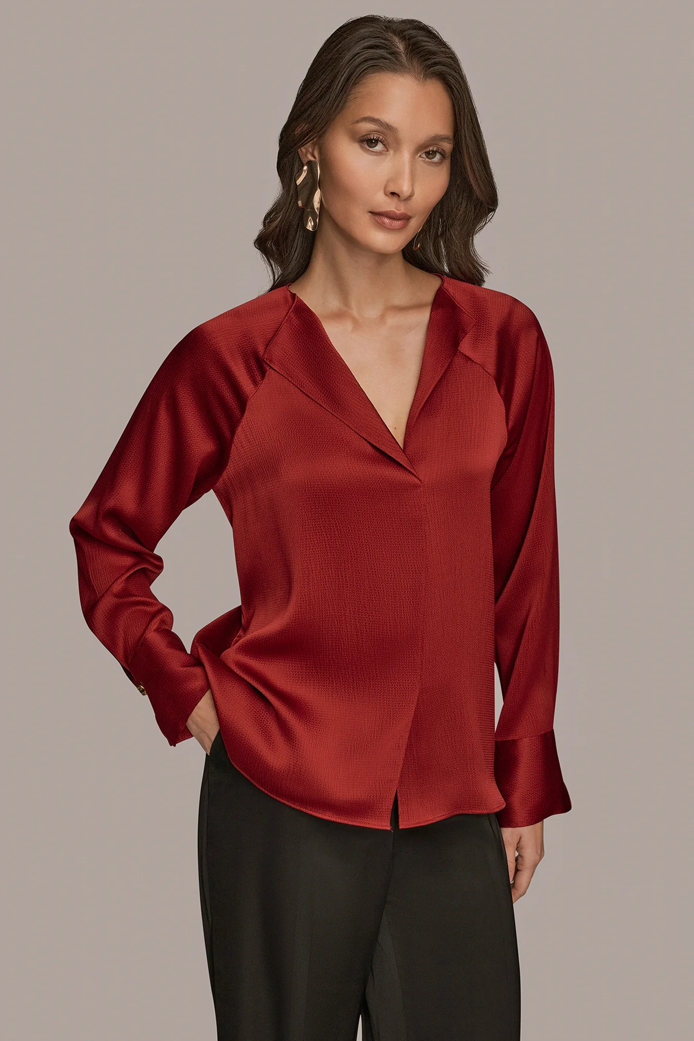 HAMMERED SATIN LONG SLEEVE V-NECK TOP - VXVOV
