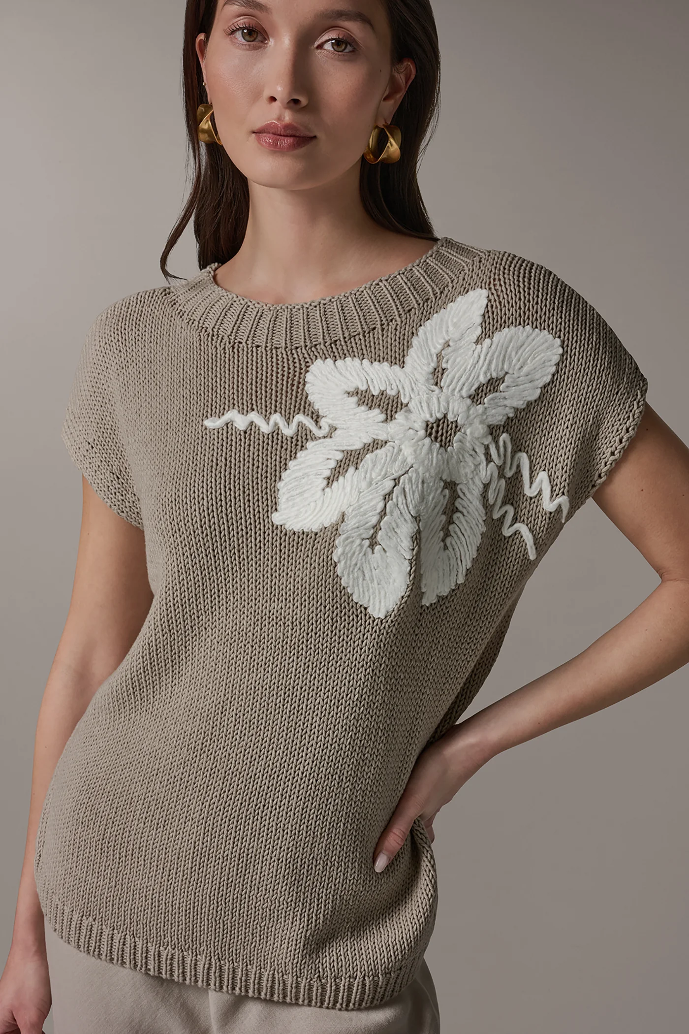 SLEEVELESS CREW NECK SWEATER - VXVOV