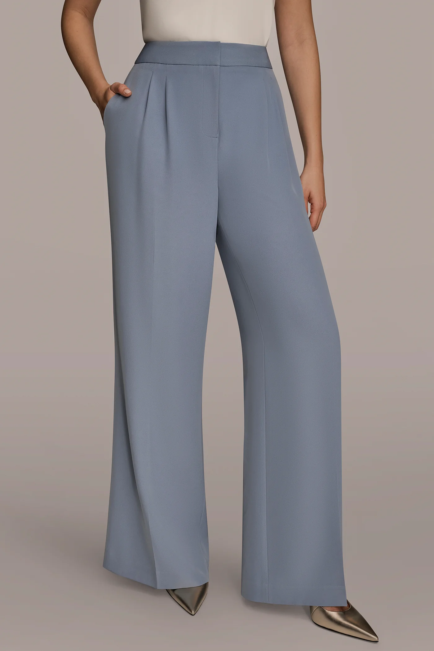 HIGH-RISE PLEATED WIDE-LEG PANT - VXVOV