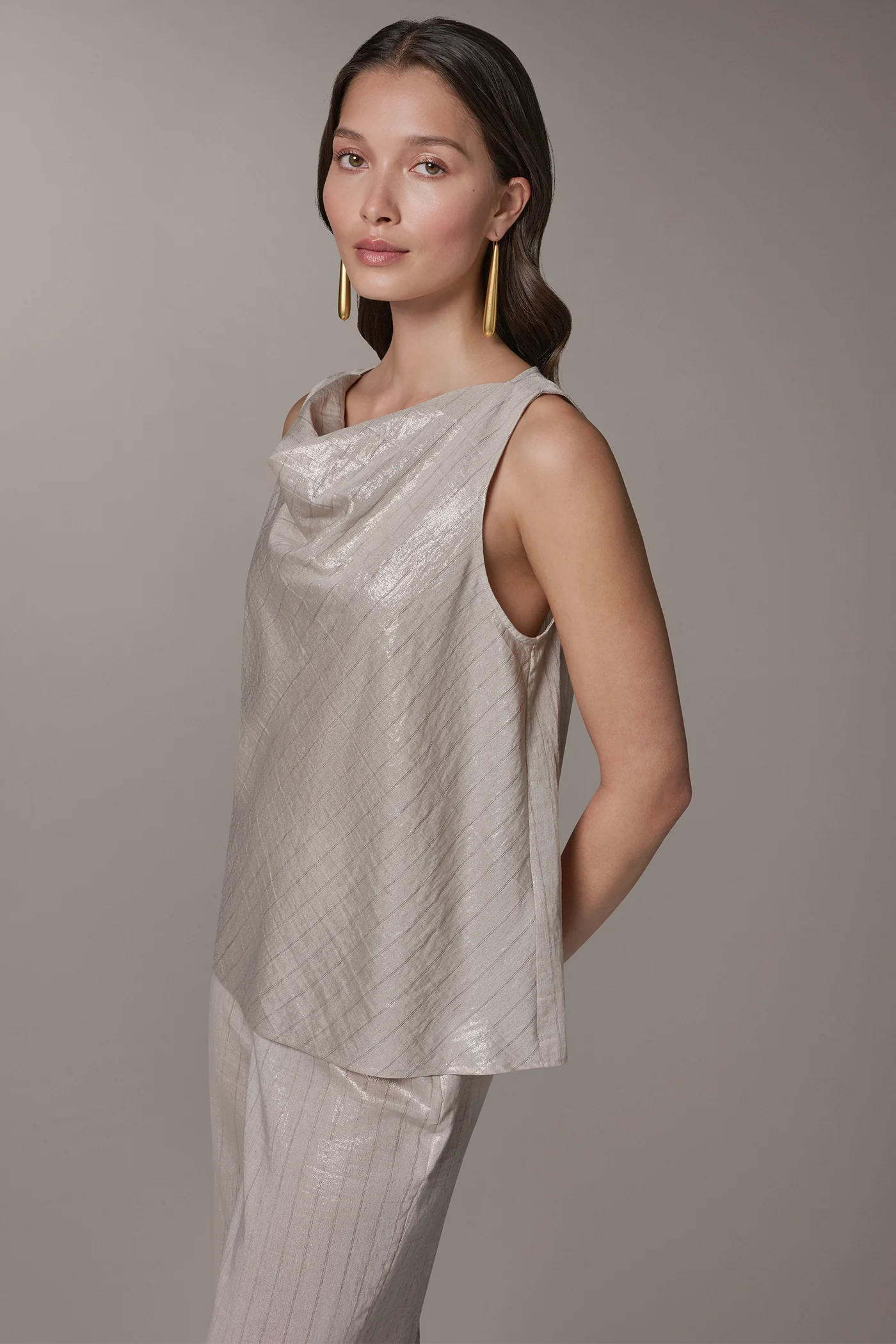 SLEEVELESS METALLIC PINSTRIPE TOP - VXVOV