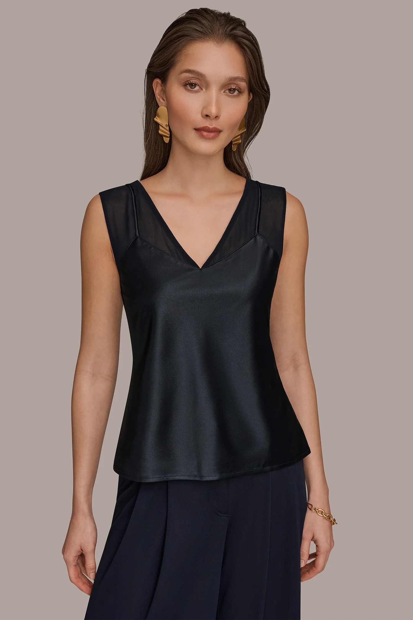 SLEEVELESS V-NECK TOP - VXVOV