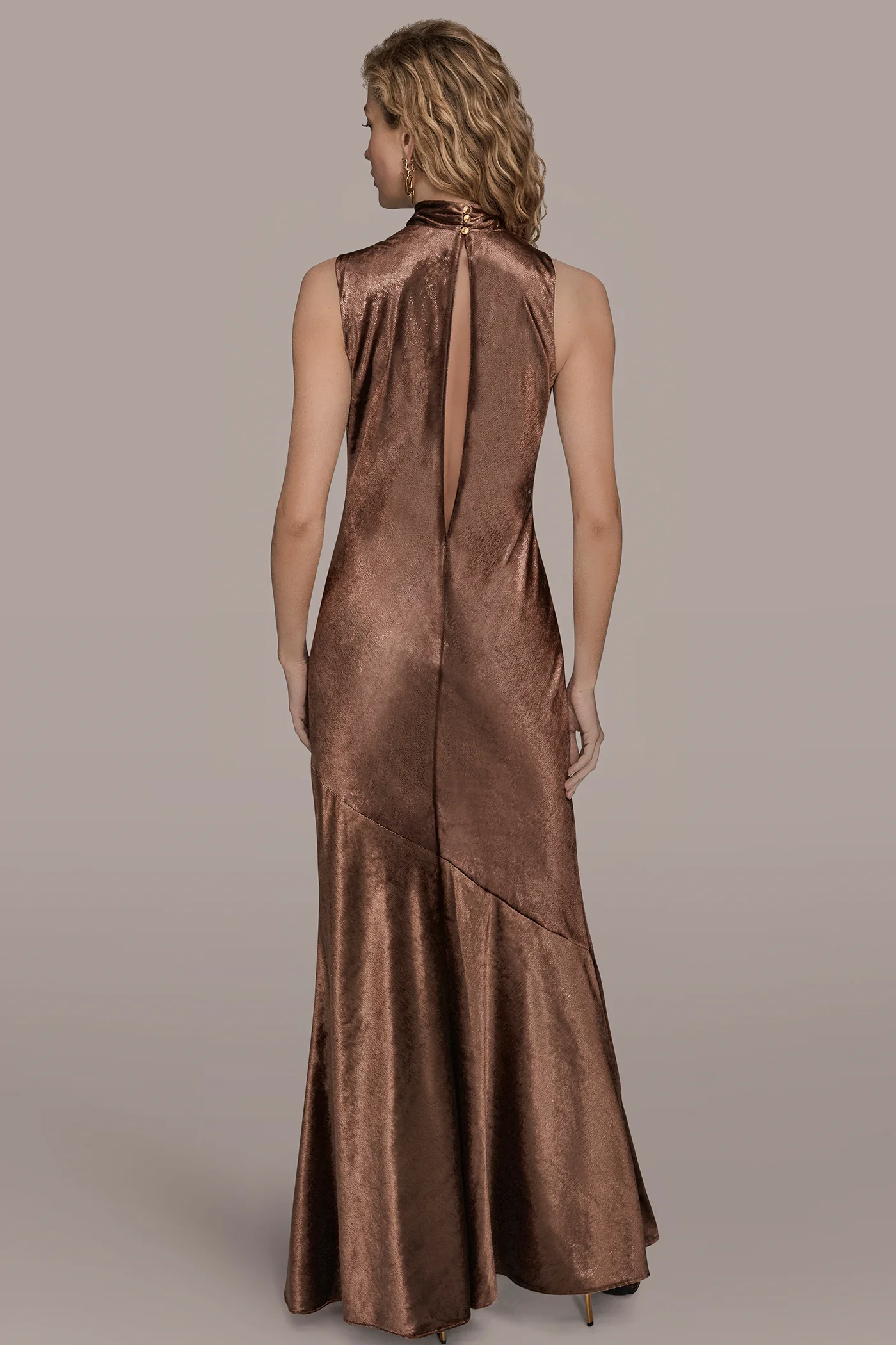 SLEEVLESS MOCK-NECK METALLIC VELVET GOWN - VXVOV