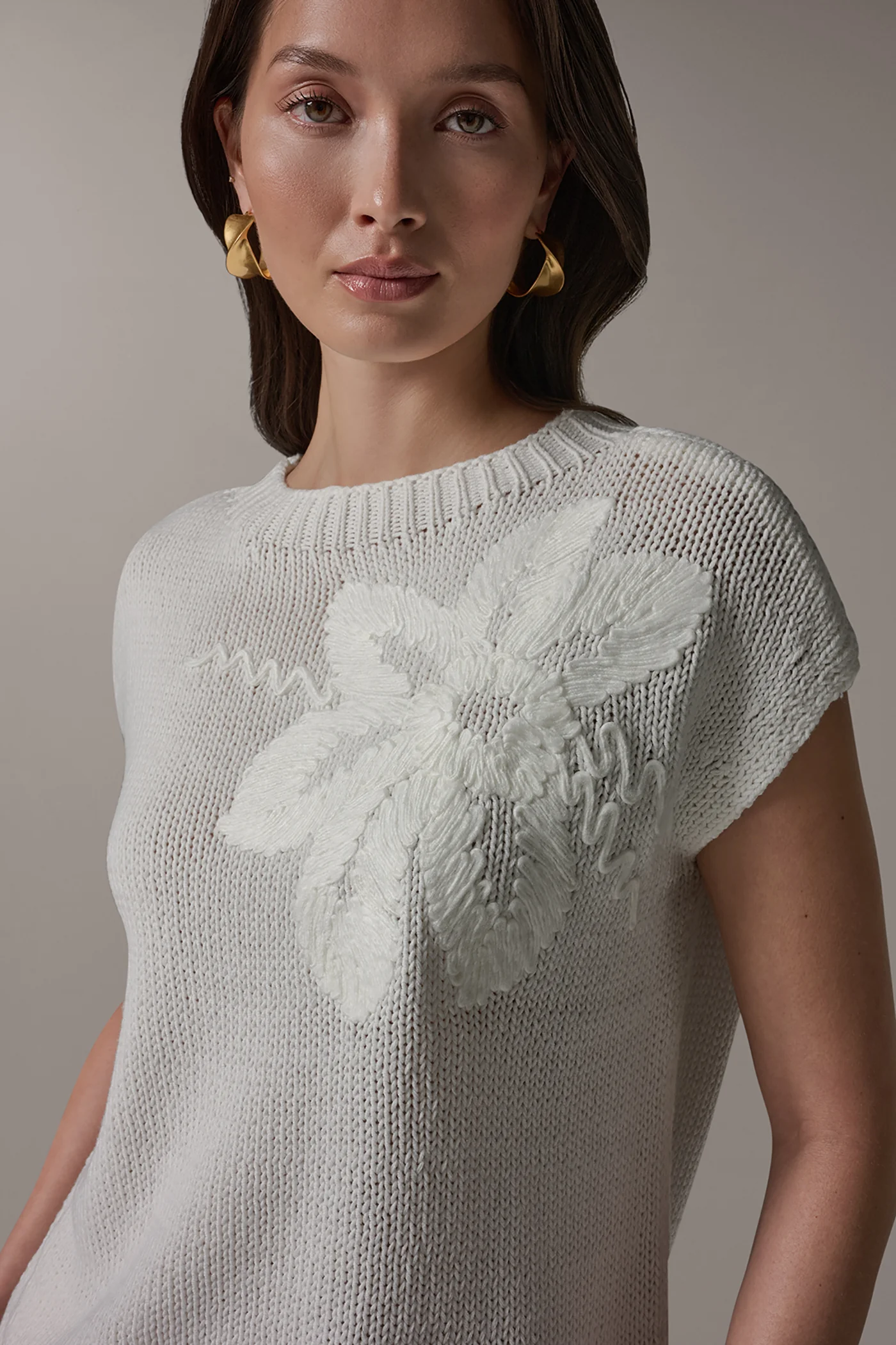 SLEEVELESS CREW NECK SWEATER - VXVOV